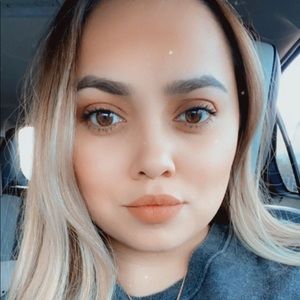 Meet your Posher, Elvia